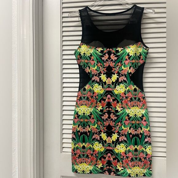 Soprano L Floral Dress - Picture 2 of 2